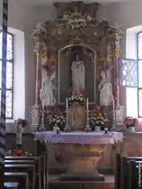 Innenansicht mit Altar der alten Kirche von Gunzesried (Oberallg�u, Sommer 2009)
