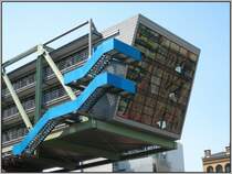 Der  Wolkenb�gel  im D�sseldorfer Medienhafen. (15.07.2007)