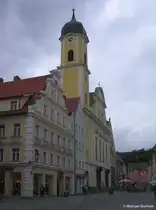 Kaiser-Maximilian-Stra�e mit Dreifaltigkeitskirche in Kaufbeuren in Bayern (Sommer 2009)