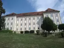 K�flach, Schloss Piper, Probstei bis 1786, erbaut von 1696 bis 1728 von Domenico 
Sciassia, geh�rt heute zum Bundesgest�t Piper der spanischen Hofreitschule (19.08.2013)