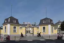 Schlo� Neuwied mit 2 alten Kanonen - 22.08.2013