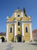F�rstenfeld, Pfarrkirche St. Johannes der T�ufer, erbaut von 1773 bis 1779, Rokoko, 
Zwiebelturm von 1853 (21.08.2013)