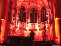 Besondere Lichtinstallation an einem Oktober-Abend 2010 in der kath. St. Lamberti-Kirche zu Gladbeck (Kreis Recklinghausen, NRW)