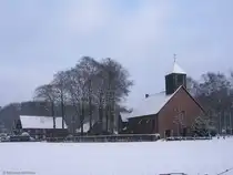 Kath. Kirche Maria Himmelfahrt im winterlichen Feldhausen (Bottrop, Ruhrgebiet, Januar 2010)