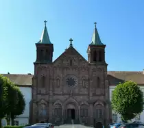 Abtei Oelenberg, die Doppelturmfassade der Klosterkirche, geht zur�ck auf das 12.Jahrhundert, Aug.2013