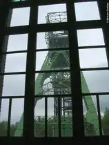 Das Stahlger�st der F�rdert�rme hinter der Maschinenhalle der ehem. Schachtanlage Zweckel wurde erhalten (Gladbeck, Ruhrgebiet, NRW, Mai 2010)