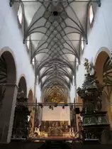 Gurk, Netzrippengew�lbe von 1591 im Dom Maria Himmelfahrt, Kanzel von G. R. Donner (30.09.2013)