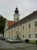 Stra�burg/K�rnten, Pfarrkirche St. Nikolaus, erbaut von 1432 bis 1460, barocker Umbau von 1630 bis 1643 unter Bischof Sebastian von Lodron, Fassade von 1640 (30.09.2013)