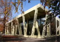 . Futuristisch -

Mensa der Uni Karlsruhe, Architekt: J�rgen Mayer H., Fertigstellung: 2006.

http://www.jmayerh.de/14-0-Mensa-Moltke.html

26.10.2013 (Matthias)