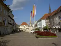 St. Veit an der Glan, Oberer Platz mit Pests�ule von 1715 (02.10.2013)