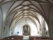 Fohnsdorf, St. Rupert Kirche, Sternrippengew�lbe, neugotischer Hochaltar (03.10.2013)