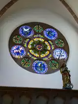 Sch�nau, Rosette im Seitenschiff der Pfarrkirche, Aug.2013