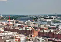 Hamburg - Blick vom  Michel  �ber die Speicherstadt auf die Elbe - 13.07.2013
