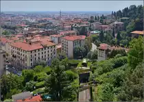 <U>Bergamo.</U>

Blick in die Poebene und den tiefer gelegenen zentralen Teil. Sommer 2013.