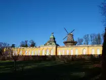 Die Neuen Kammern und die Historische M�hle im Potsdamer Park Sanssouci am 25.11.13