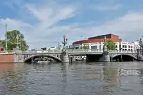 Amsterdam - die  Blouwbrug  �ber die Amstel - 23.07.2013