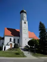 Untermeitingen, St. Stephan Kirche, Saalbau mit s�dlichem Turm mit Zwiebelhaube, Turmuntergeschoss 12. Jahrhundert, Chor und Ostteil des Langhaus um 1500, Westteil von 1720 (12.08.2012)