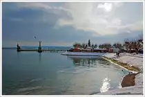 Weihnachtsmarktstimmung in Konstanz am 08.12.2012. 
Als Vergleich zu Olli´s Bild vom zweiten Advent 2013 http://www.staedte-fotos.de/name/einzelbild/number/45143/kategorie/brunnen-denkmaeler-etc~denkmaeler~deutschland.html 
Nur der Blickwinkel auf die gewichtige Dame ist ein anderer.
