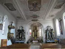 Aurach, St. Peter und Paul Kirche, Hochaltar von 1682, neubarocke Seitenalt�re von 
1935 (16.06.2013)