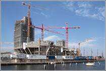 Die Baustelle des Atlantic Hotel Sail City (Entwurf: Klumpp Architekten und Stadtplaner, Bremen) und des Klimahauses 8� Ost am Alten Hafen in Bremerhaven am 05.08.2007. 