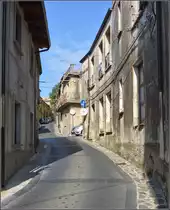 L�wenberg - fr�her Monteleone, seit 1928 wieder mit dem r�mischen Namen Vibo Valentia versehen.

Das museale Stopschild ist an dieser kuriosen Kreuzung durchaus berechtigt. Sommer 2013.