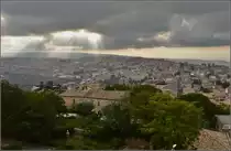 L�wenberg - fr�her Monteleone, seit 1928 wieder mit dem r�mischen Namen Vibo Valentia versehen.

Blick �ber die Stadt. Vom Hochplateau auf 400-500 m H�he f�llt die Landschaft dahinter steil ab bis zum tyrrhenischen Meer. Sommer 2013.