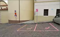 Nicastro - heute der wichtigste Teilort Lamezia Therme.

Kleine Kuriosit�t am Rande: Ein Parkplatz f�r Schwangere am  Peter und Paul Dom. Sommer 2013.