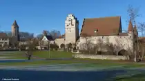 Die Stadtm�hle mit dem Museum 3. Dimension rechts, links daneben das N�rdlinger Tor und der Salwartenturm (Dinkelsb�hl im Landkreis Ansbach, Bayern im Dezember 2013)