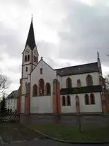 Arzberg, Kath. Stadtkirche Unsere lieben Frau, neugotisch, erbaut von 1874 bis 1875 nach Pl�nen von Domvikar Dengler (29.12.2013)