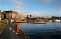 . Aker Brygge und das R�dhuset von Oslo -

Aker Brygge ist ein in den 80er und 90er Jahren des letzten Jahrhunderts entstandenes Viertel auf einem fr�heren Werftgel�nde. Neben B�ro- und Wohnfl�chen gibt es hier sehr viel Gastronomie, Bars und Ladenlokale. Ein neuer Stadtbezirk mit viel Leben.

29.12.2013 (Matthias)