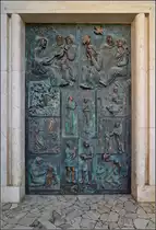 Catanzaro - Kunstvoll gestaltete Eingangst�r des Doms. Sommer 2013.