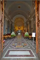 Scilla - Festlich geschm�ckte Chiesa di San Rocco, gleich findet eine Hochzeit statt. Sommer 2013.