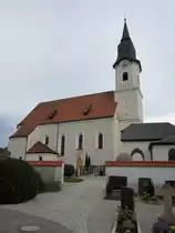 Aufkirchen, Pfarrkirche Maria Himmelfahrt, sp�tgotischer Bau, erbaut bis 1500 
(29.04.2012)