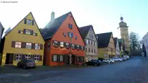 Die Segringer Stra�e endet am Segringer Tor mit Barockzwiebeldach (Dinkelsb�hl, Landkreis Ansbach, Bayern, Dez. 2013)