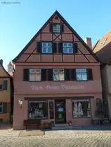 Dieser Tante Emma Laden ist in der Bauhofstra�e zu finden (Dinkelsb�hl, Landkreis Ansbach, Bayern, Dezember 2013)