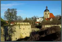 Die S�d-Ost-Bastion der Burg Querfurt und die sp�tgotische Stadtkirche St. Lamperti. (27.12.2013)