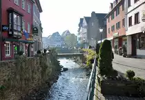 Die Erft und die Werther Strasse durch Bad M�nstereifel im leichten Dunst - 16.11.2013