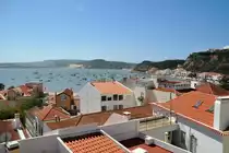 S�O MARTINHO DO PORTO (Concelho de Alcoba�a), 17.09.2013, Blick �ber die D�cher auf die Bucht