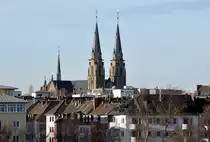Bonn - die T�rme der Stiftskirche ragen aus dem H�usermeer - 16.12.2013