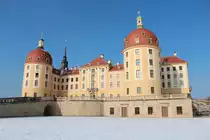 Blick auf das Schloss Moritzburg bei sch�nstem Winterwetter. 30.01.2014