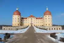 Blick auf das Schloss Moritzburg bei sch�nstem Winterwetter. 30.01.2014