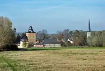 Burg Kirspenich und Kirche St. Bartholom�us in Eu-Kirspenich - 16.11.2013