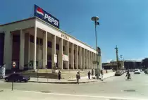Opernhaus und Kulturpalast in Tirana, erbaut von 1960 bis 1966 (06.06.2001)
