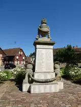 Jebsheim, Denkmal f�r die Gefallenen der zwei Weltkriege, Aug.2013