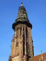 Freiburg, der 116m hohe M�nsterturm w�hrend der gro�en Turmsanierung, Dez.2013