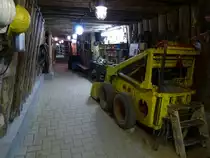 Buggingen, Verbindungsstollen mit diversen Arbeitsger�ten im Kali-Stollen-Museum, Mai 2013