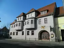 Historischer Gasthof  Zum roten L�wen  in L�tzen. Das Renaissancegeb�ude wurde vor �ber 400 Jahren erbaut. Aufnahme vom 09.03.2014 