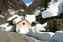 Eingeschneite H�user in Mogno; 09.03.2014