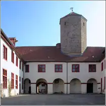 Bad Iburg. Hof des um 1600 umgestalteten Schlosses der Iburg mit dem Bennoturm. 06.03.2014