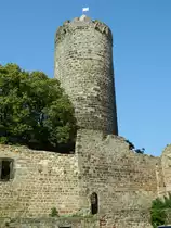 Burg Sch�nburg bei Naumburg. Der besteigbare Bergfried besitzt einem sch�nen Kamin im Turmgemach und eine Wachstube an der Turmspitze. Der Turm wurde um 1230 erbaut.
(30.06.2012)
